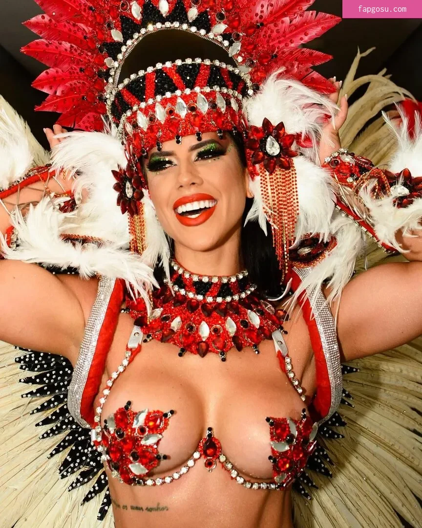 Larissa Tomásia