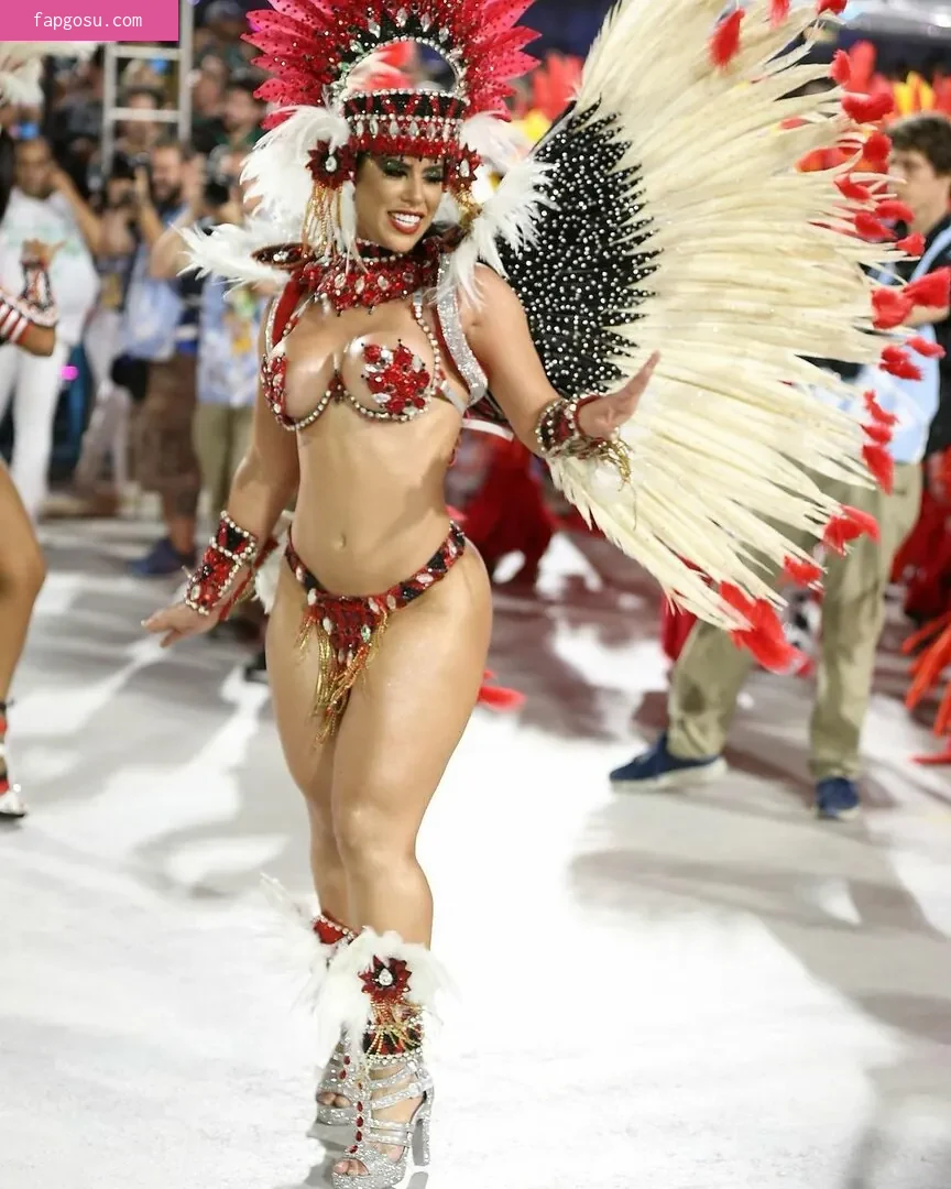 Larissa Tomásia