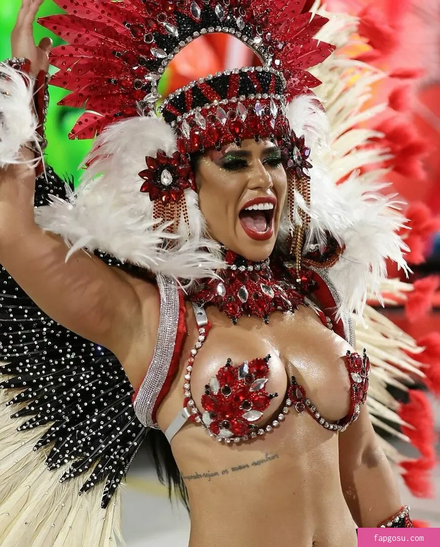 Larissa Tomásia