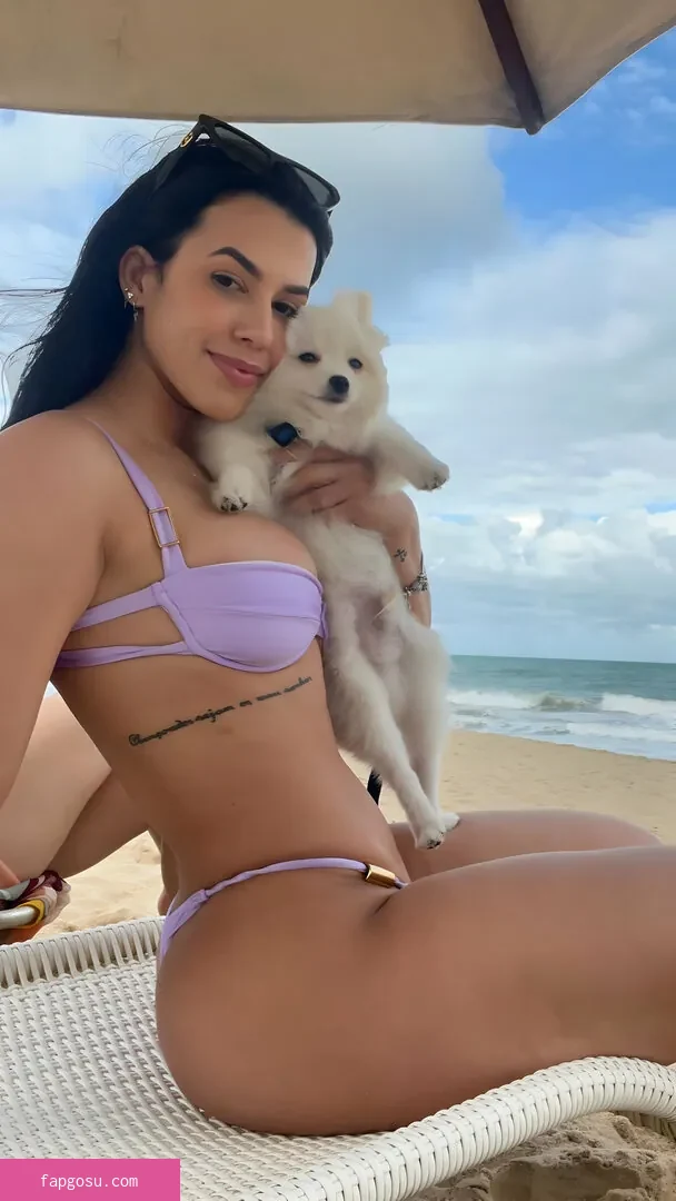 Larissa Tomásia