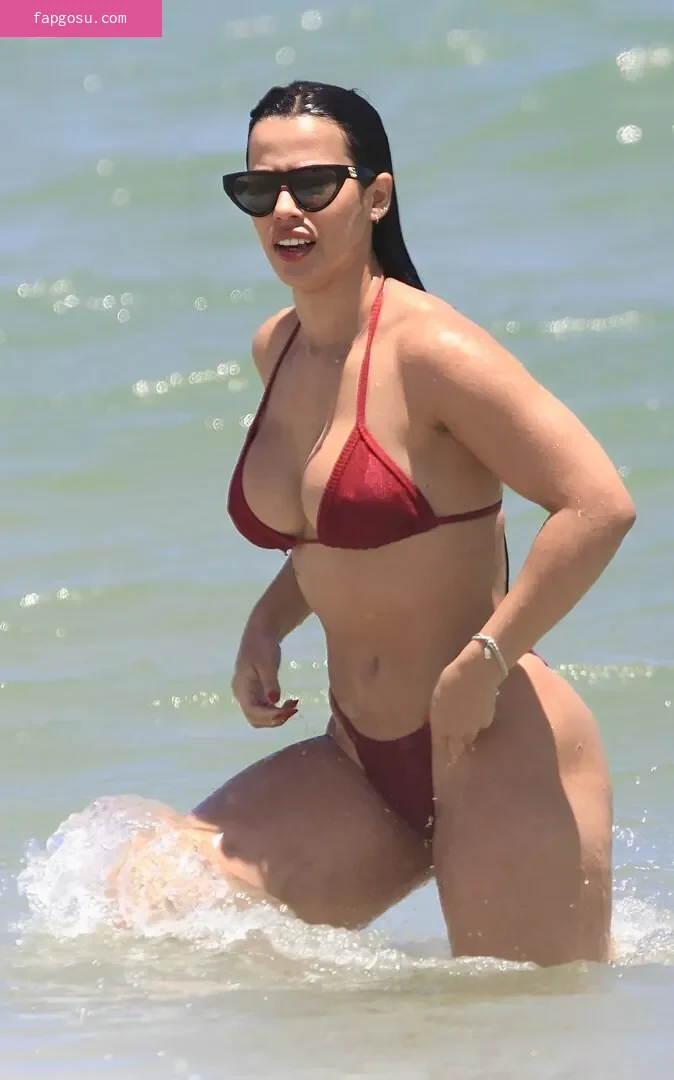 Larissa Tomásia