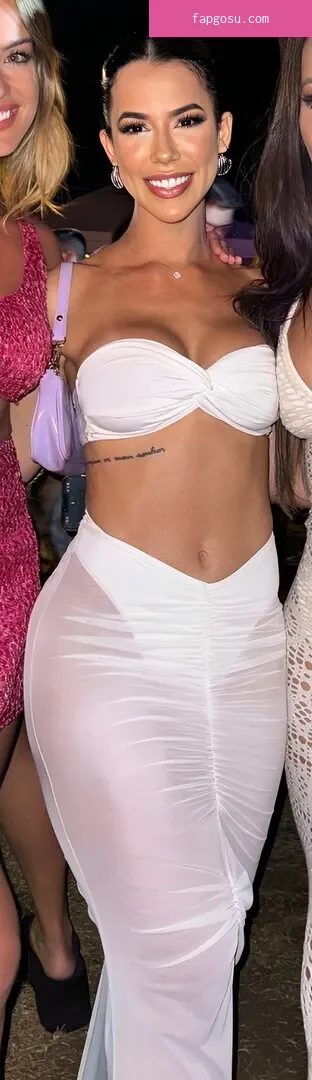 Larissa Tomásia