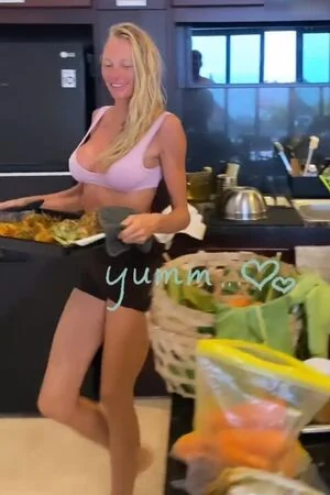 Laura Weyel content