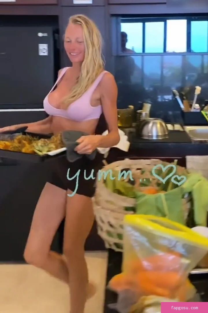 Laura Weyel