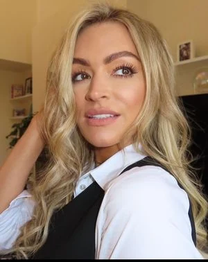 Laura Woods content