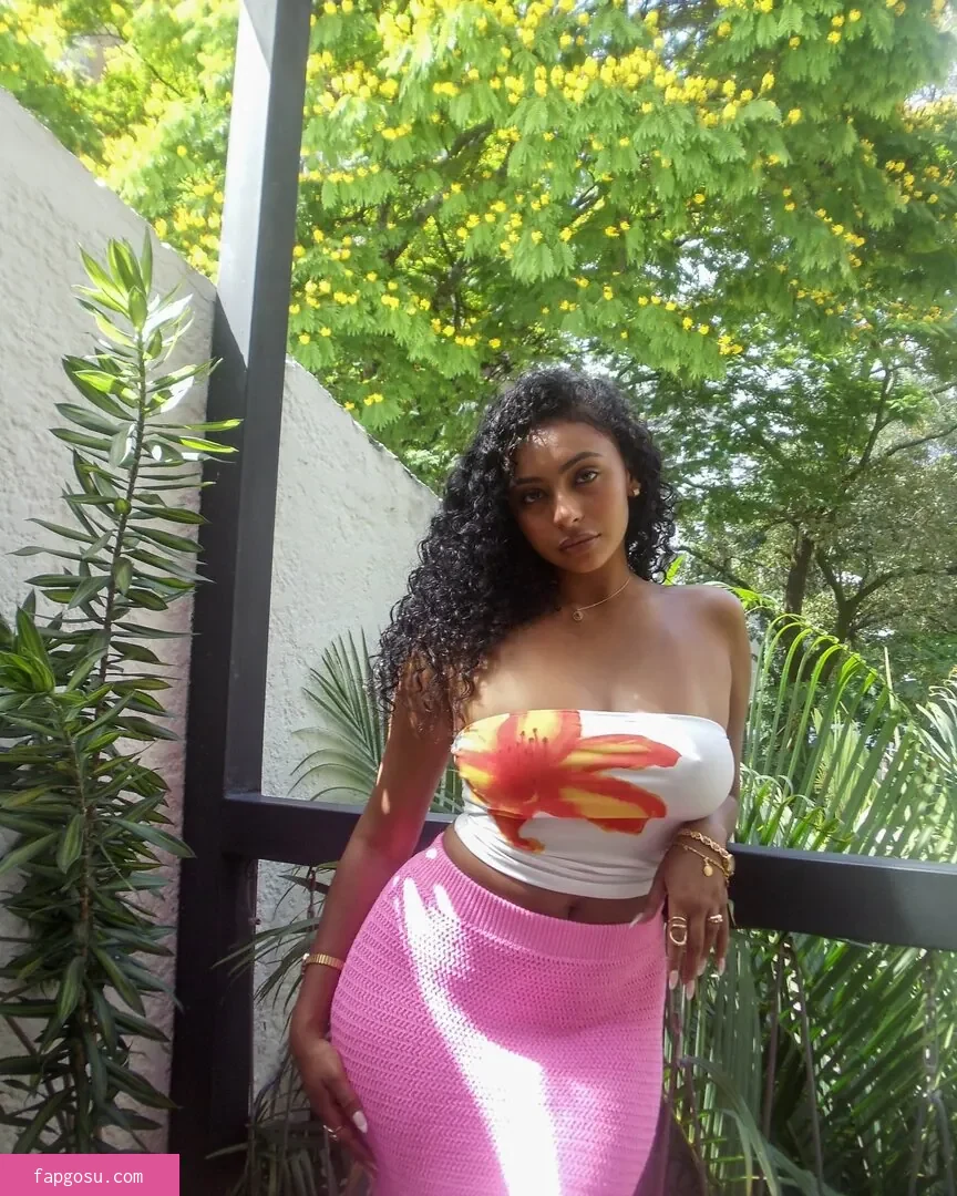 Mariahellie