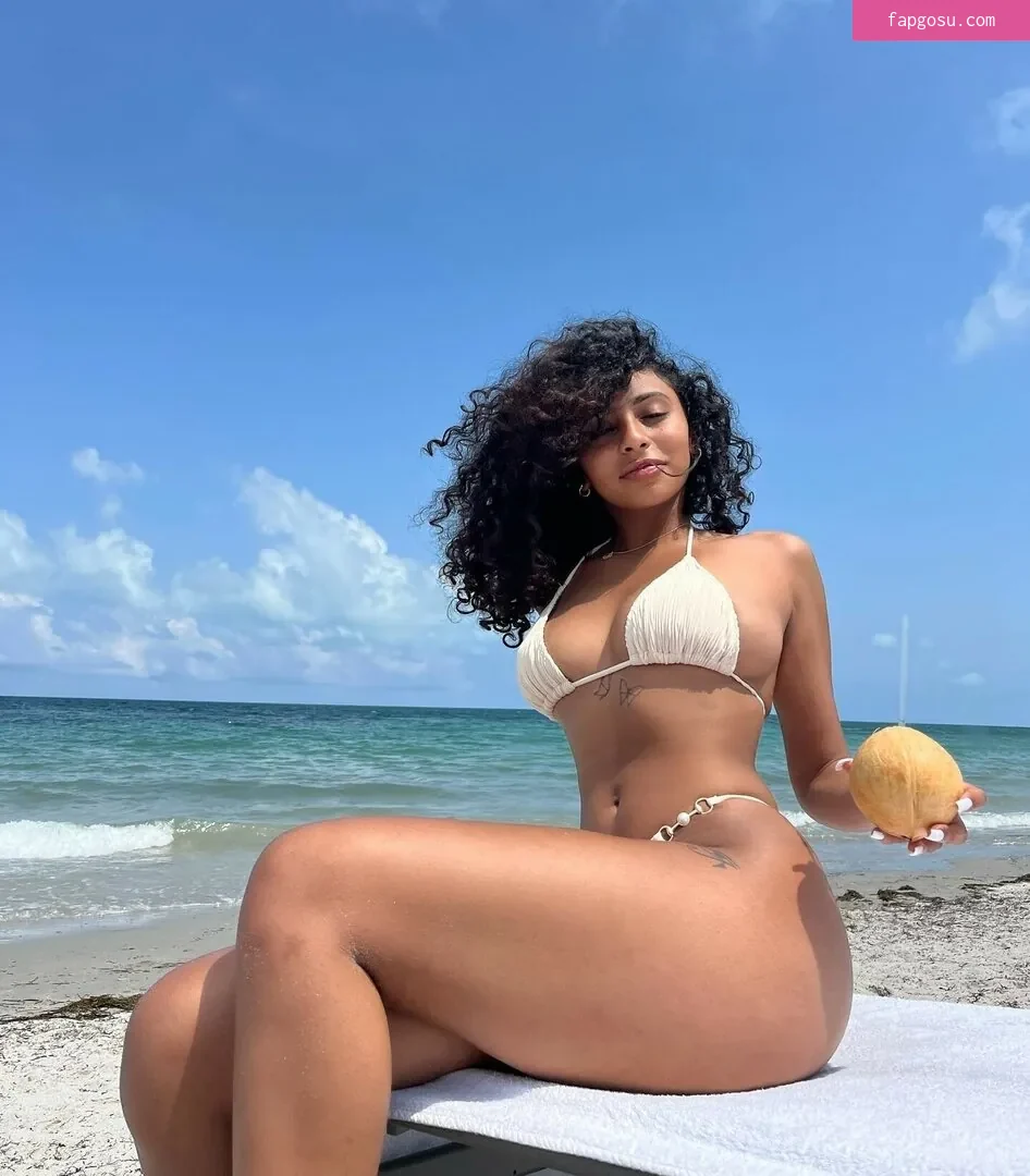 Mariahellie