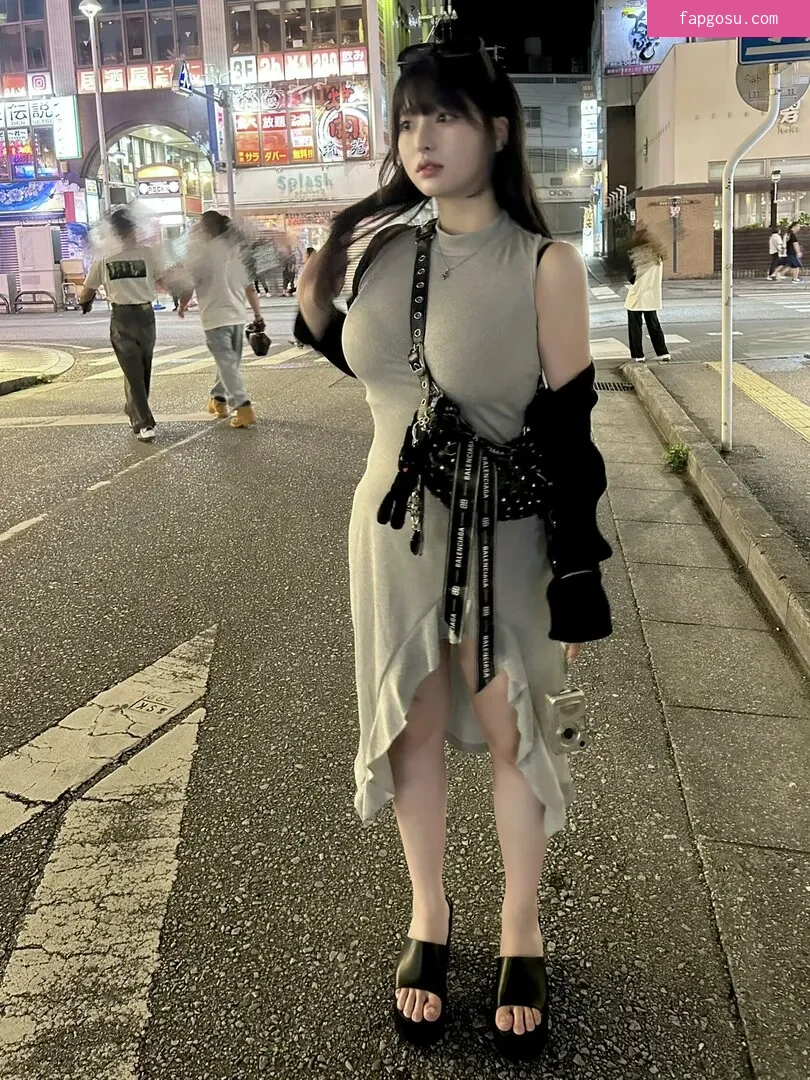 Momoka Akari