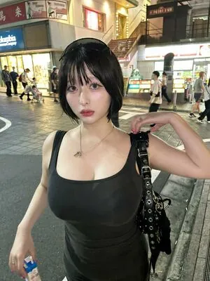 Momoka Akari content