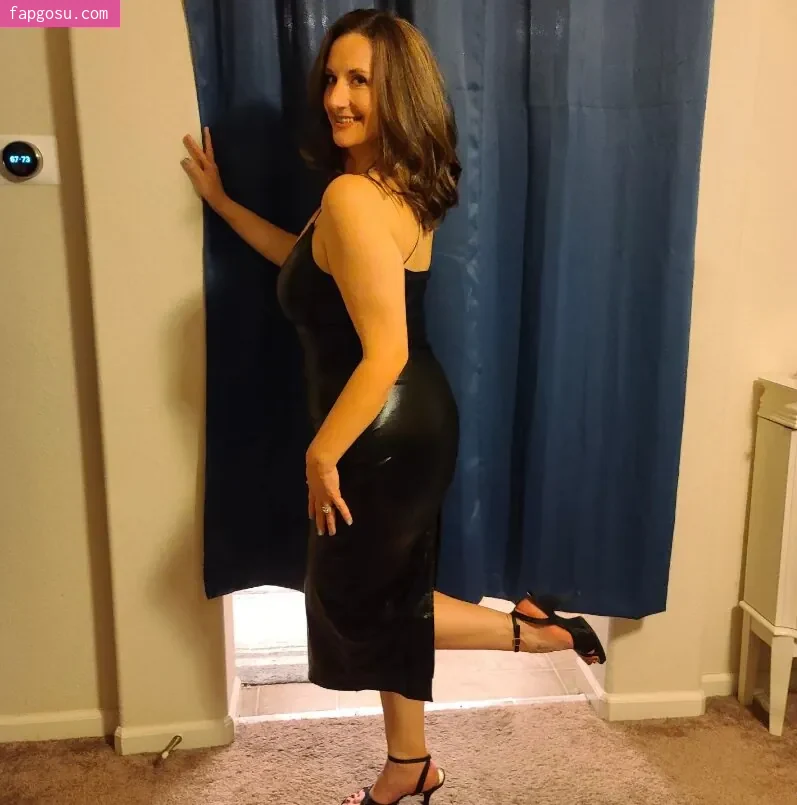 Mrs. Bella Curves