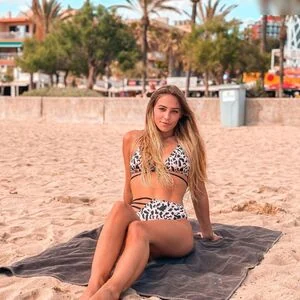 Melina Hoch content