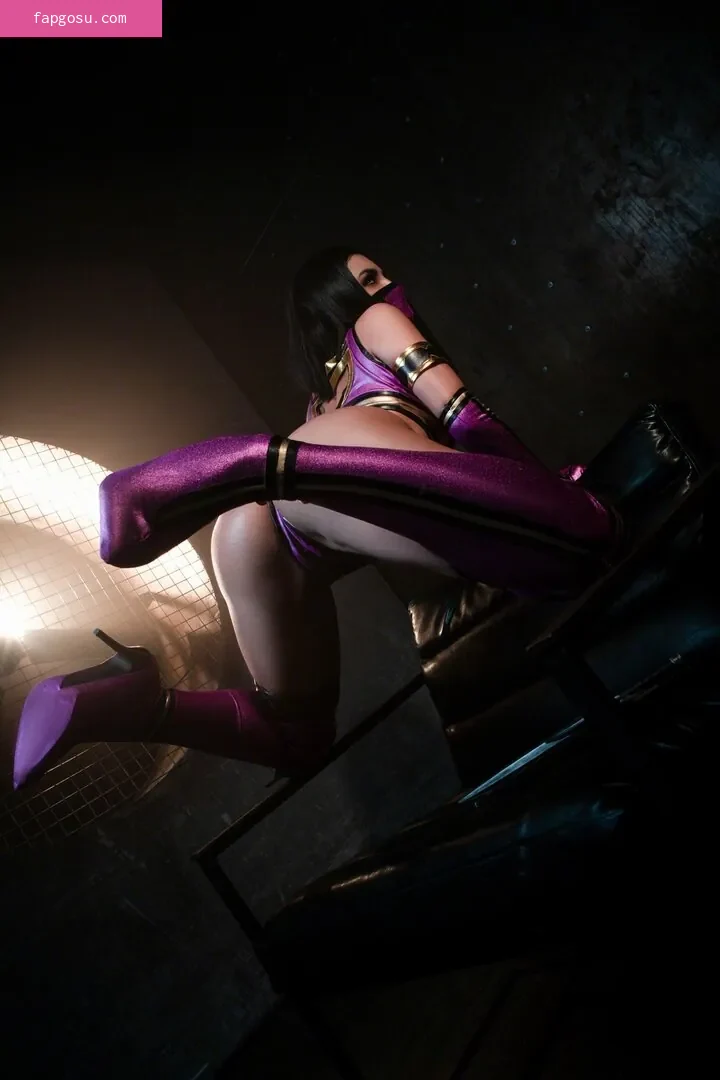 Mortal Kombat Erotic Cosplay