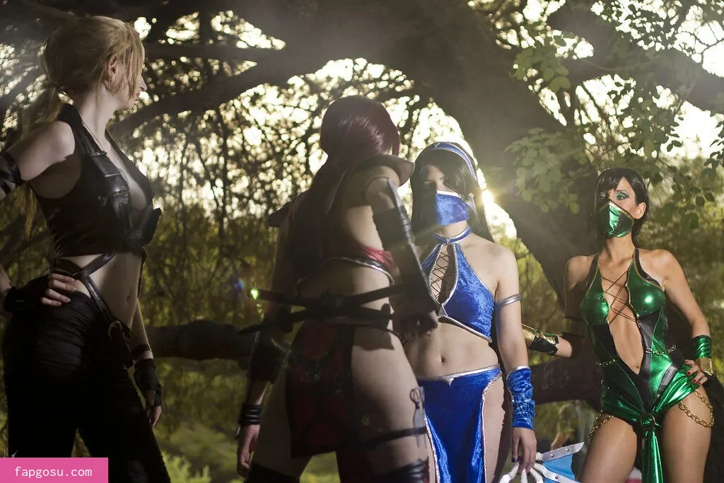 Mortal Kombat Erotic Cosplay