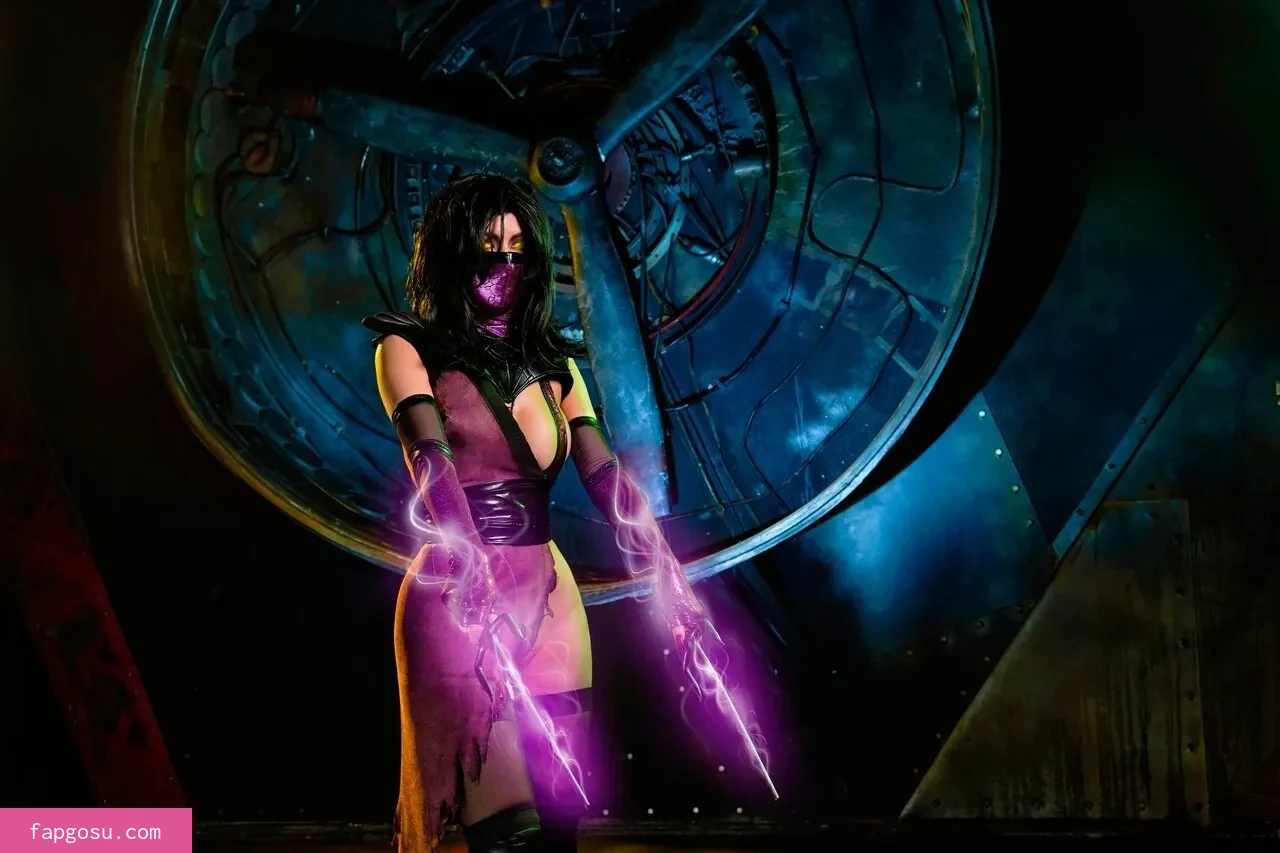 Mortal Kombat Erotic Cosplay