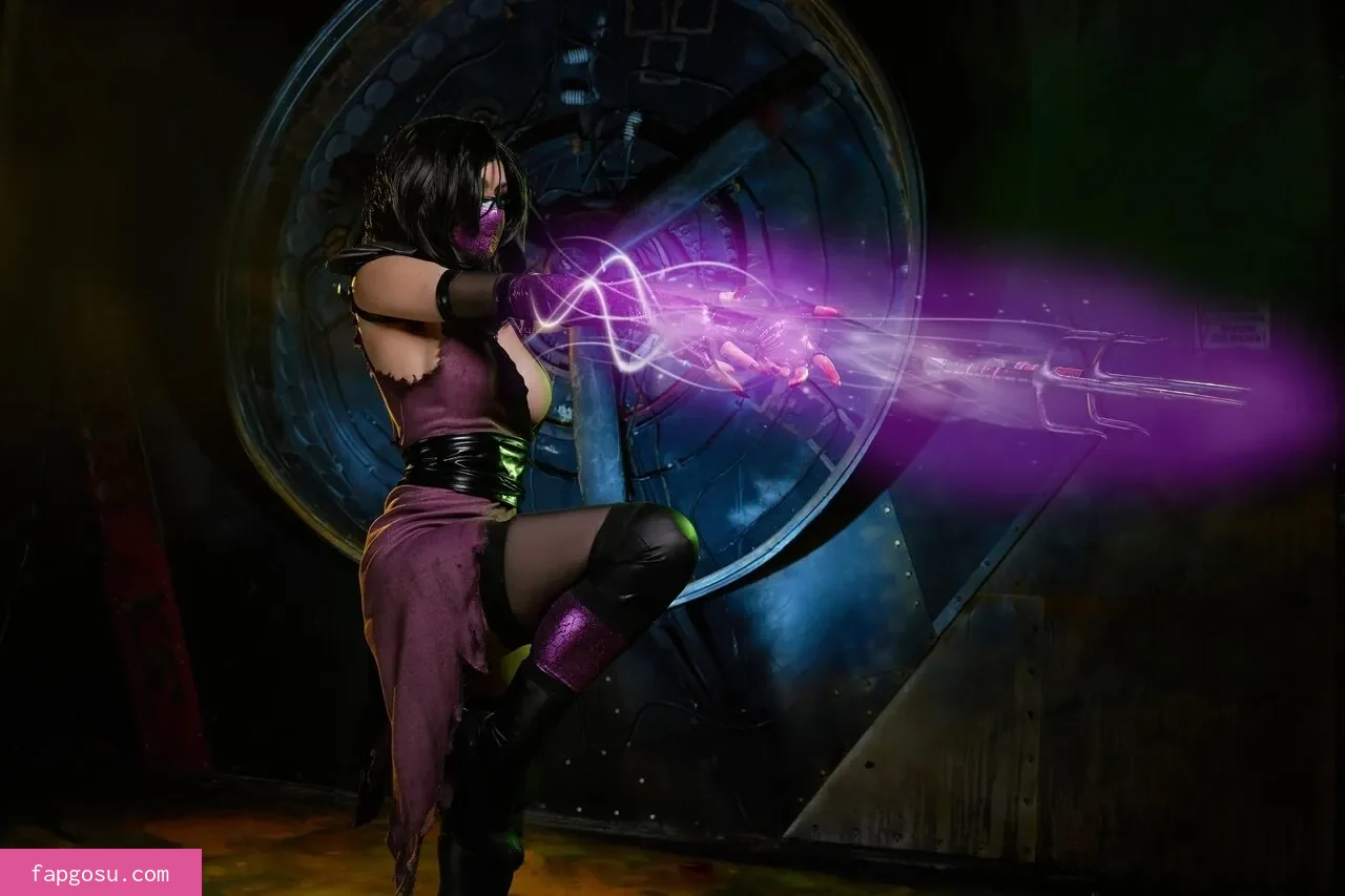 Mortal Kombat Erotic Cosplay