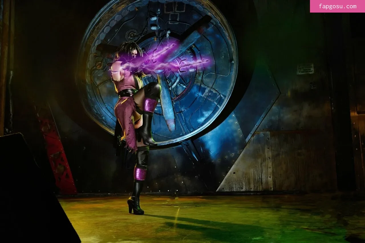 Mortal Kombat Erotic Cosplay