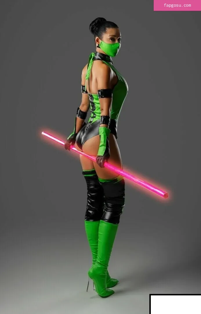 Mortal Kombat Erotic Cosplay