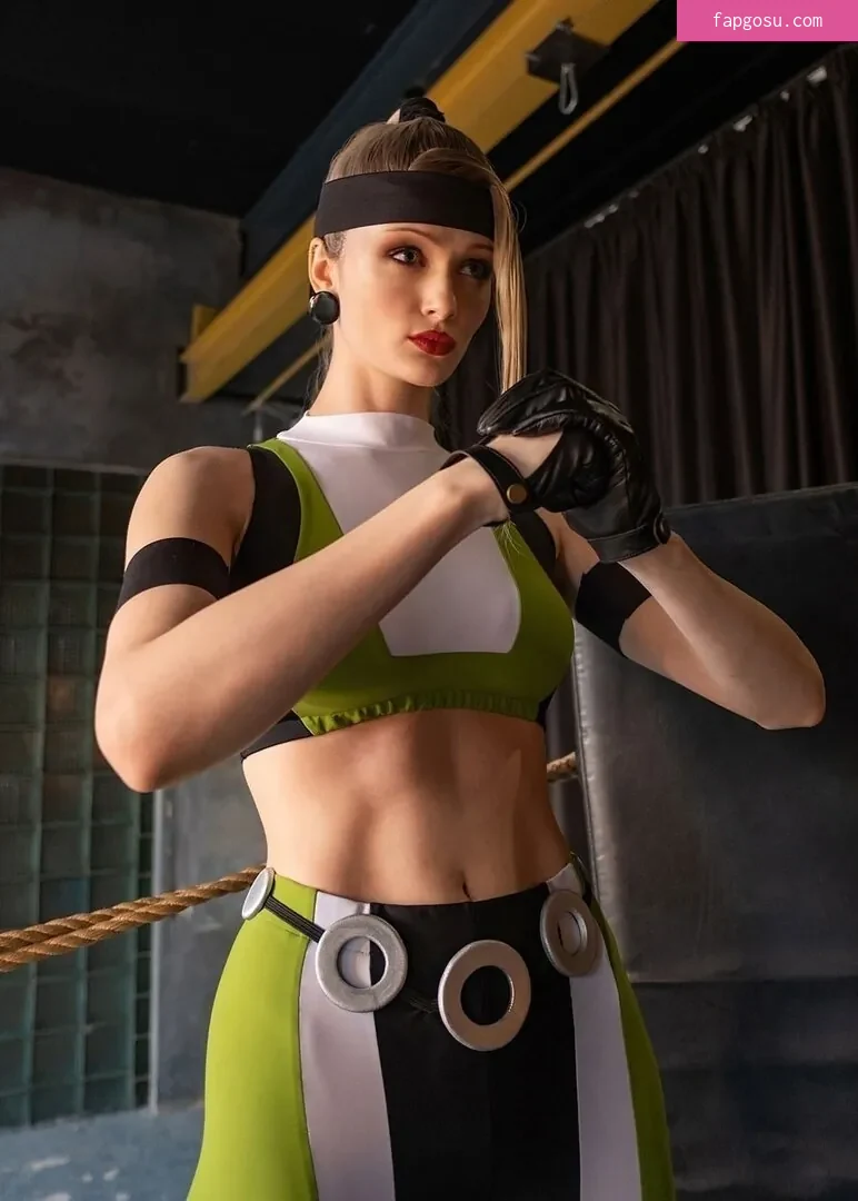 Mortal Kombat Erotic Cosplay