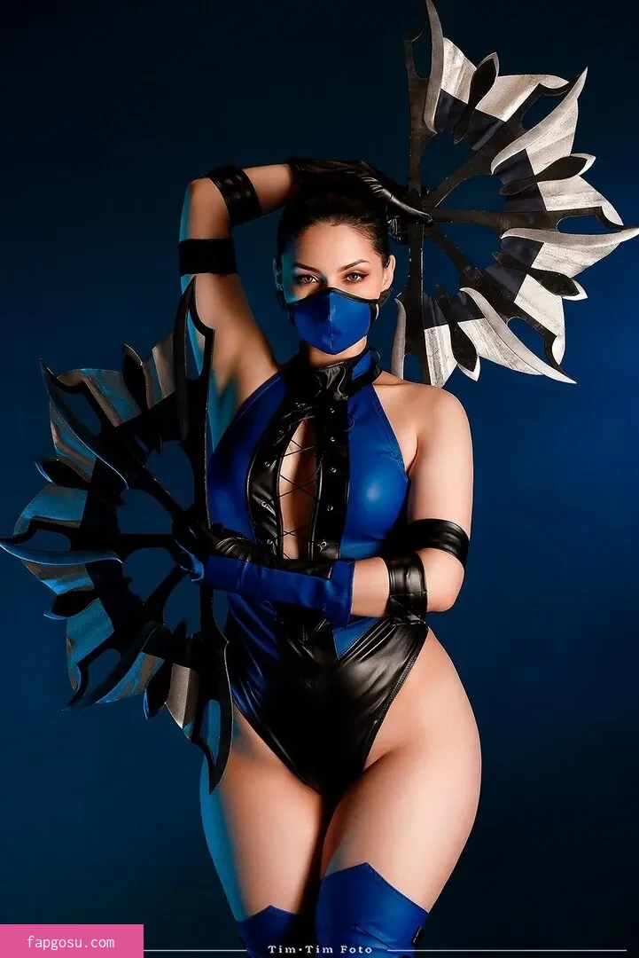 Mortal Kombat Erotic Cosplay