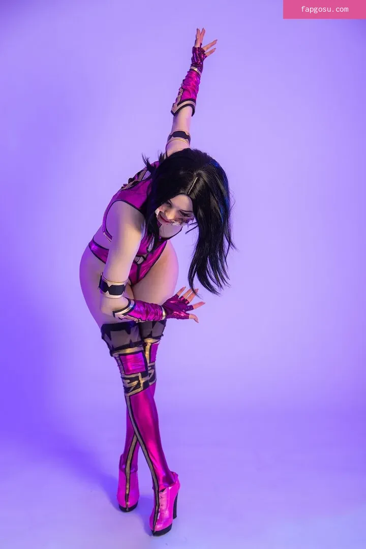 Mortal Kombat Erotic Cosplay