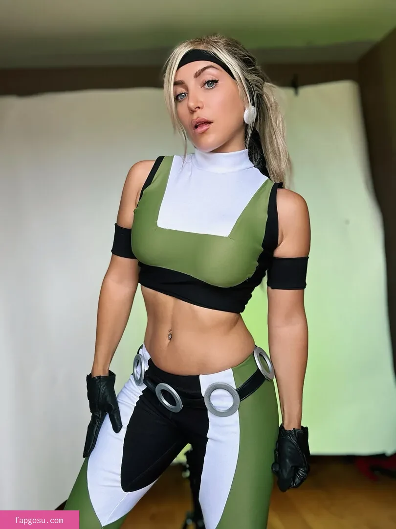Mortal Kombat Erotic Cosplay