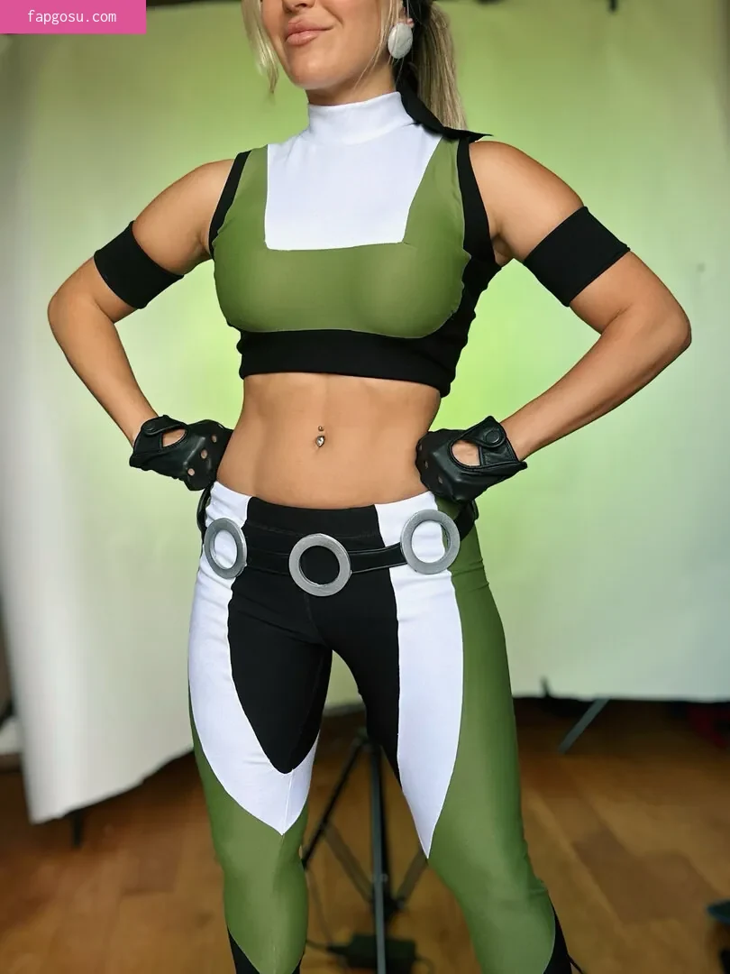 Mortal Kombat Erotic Cosplay