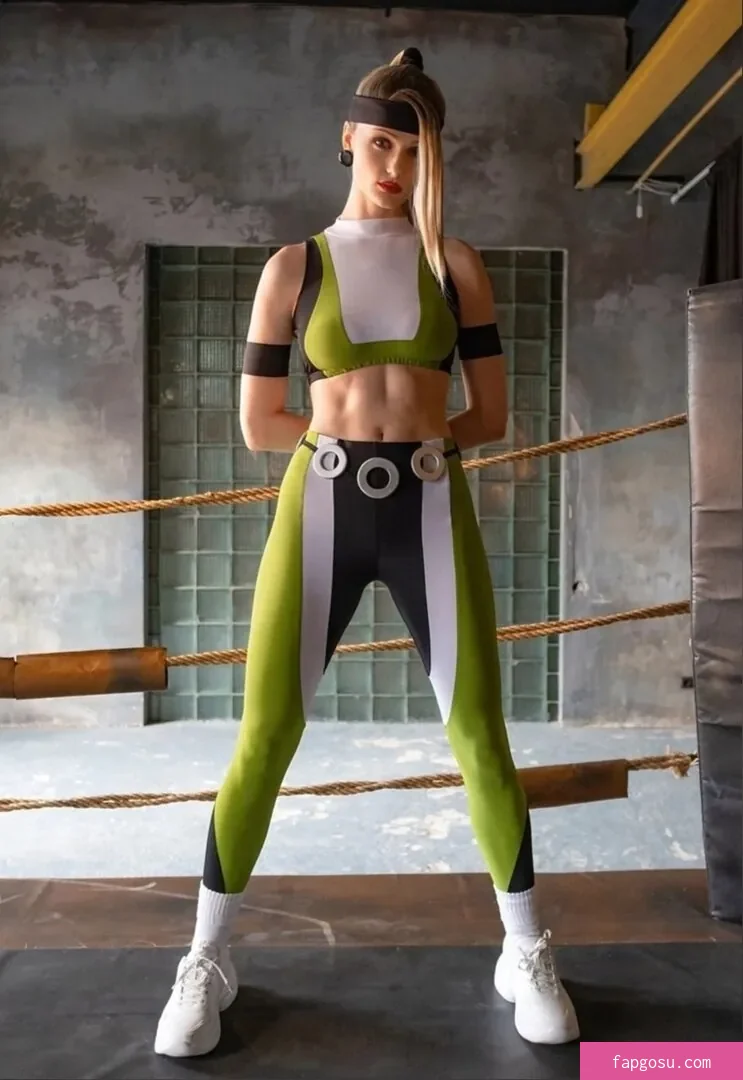 Mortal Kombat Erotic Cosplay