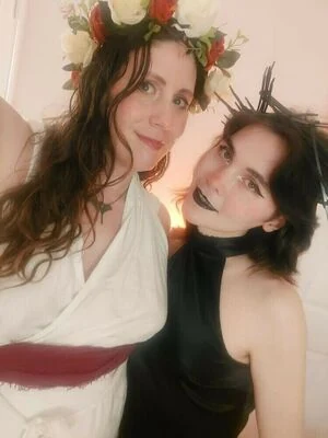 MothMomJess content