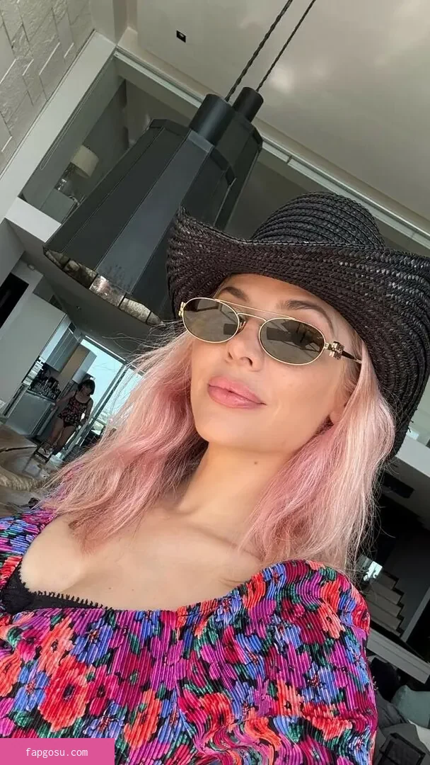 MacKenzie Porter