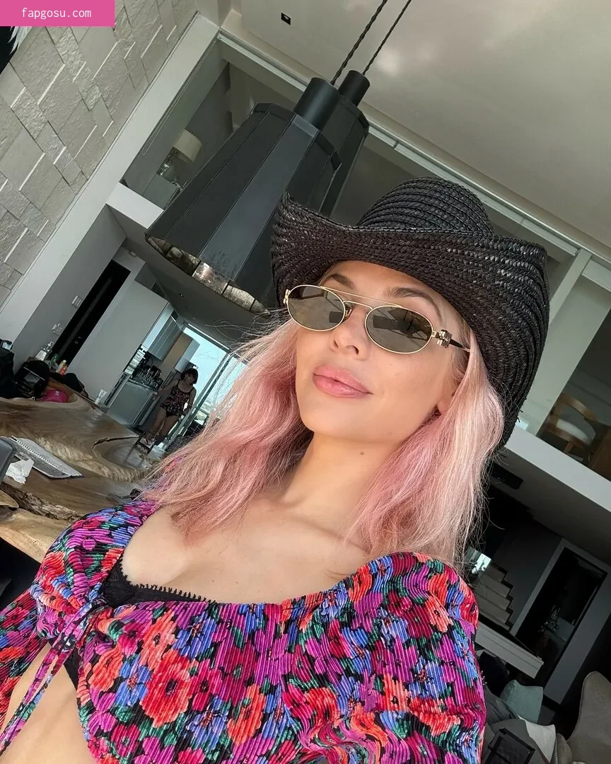 MacKenzie Porter
