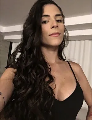 Mariana Vasconcelos content