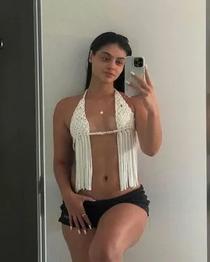 Menina Veneno content