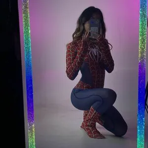 Miranda Vang content