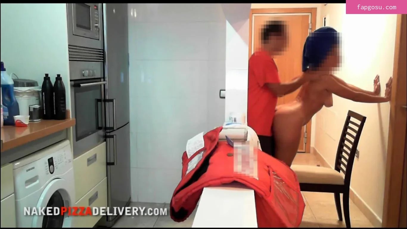 nakedpizzadelivery