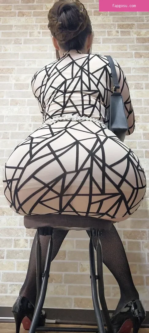 nene_booty