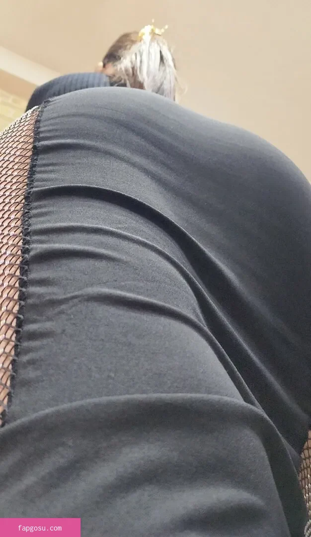 nene_booty