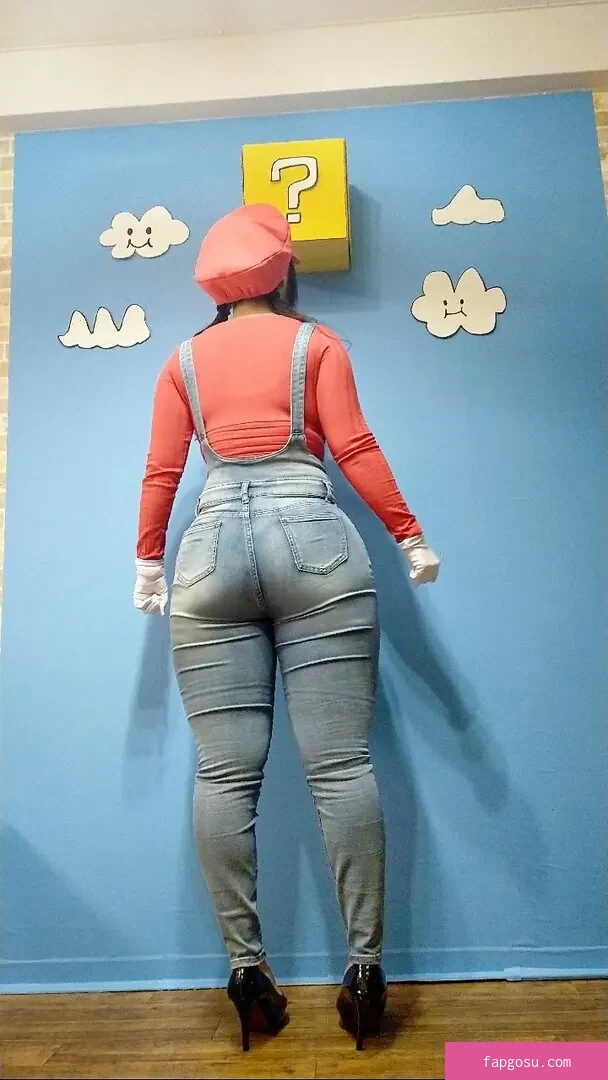 nene_booty
