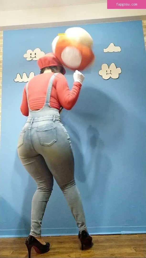 nene_booty