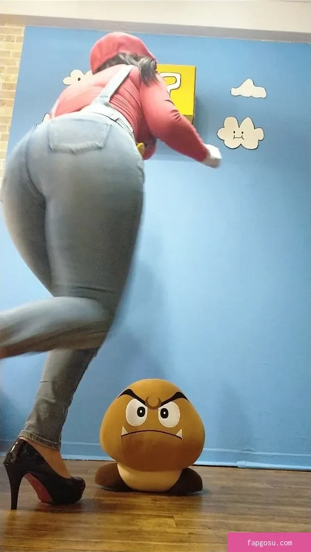 nene_booty