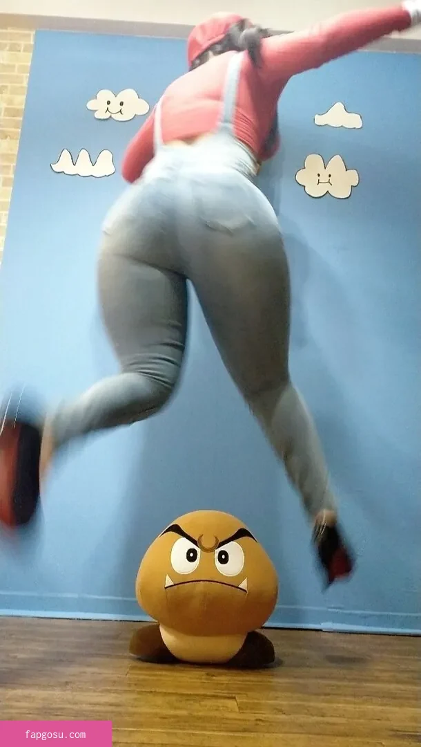 nene_booty