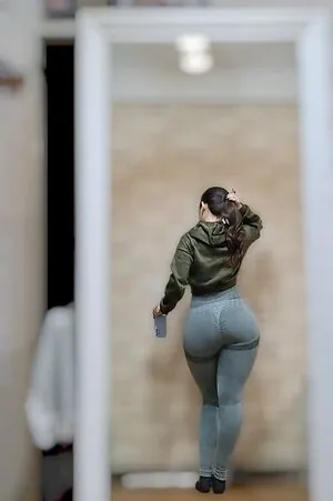 nene_booty