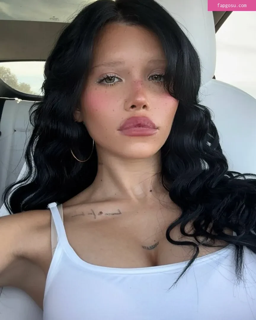 Nessa Barrett