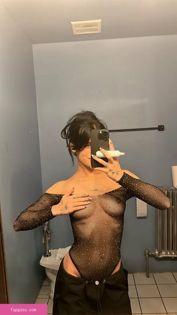 Nessa Barrett