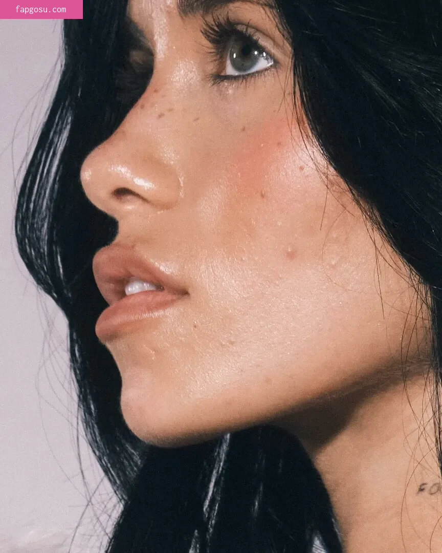 Nessa Barrett