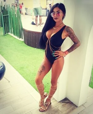 Nikki Belfort content