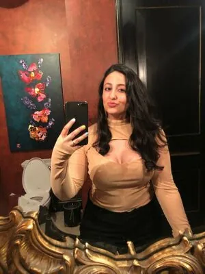 Nicole Enayati content