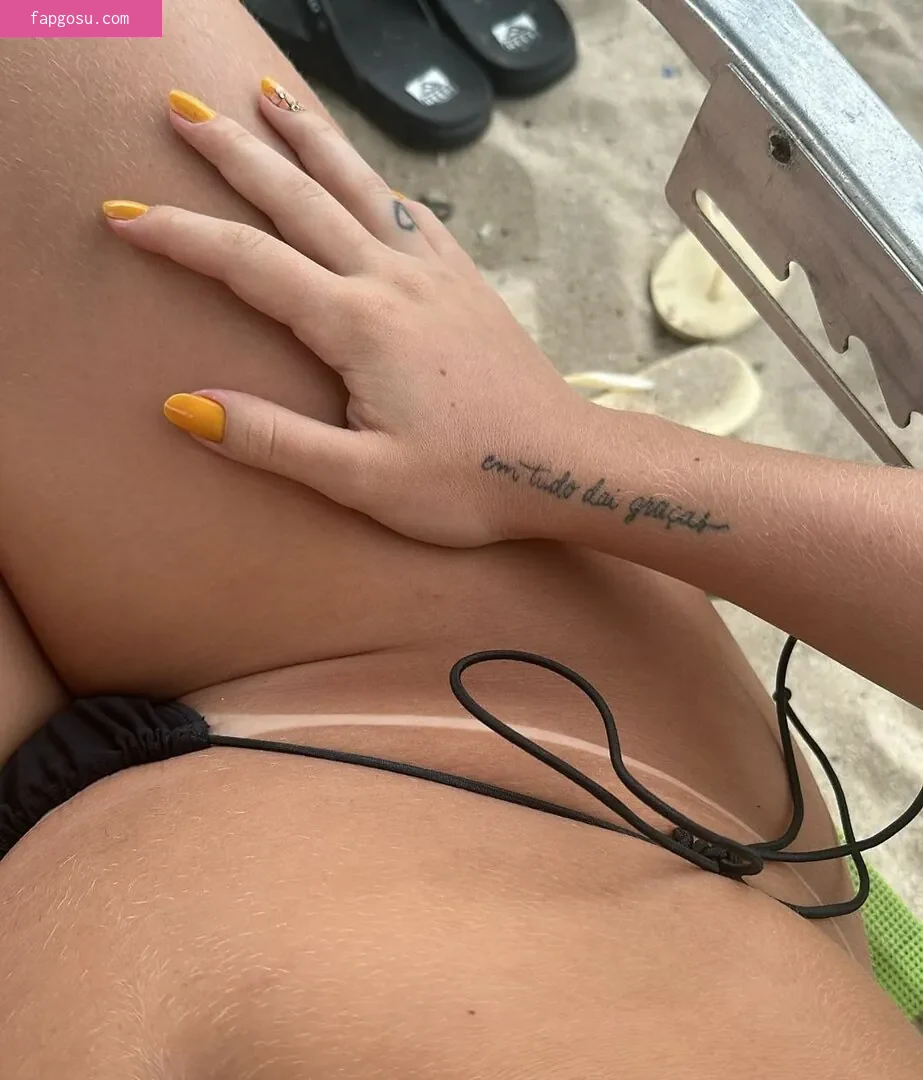 Naelly Flores