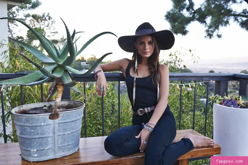 Nathalie Kelley