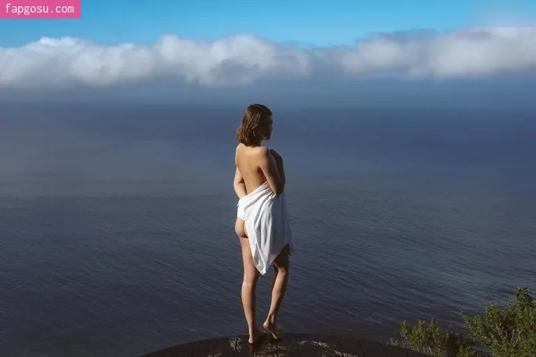 Nathalie Kelley