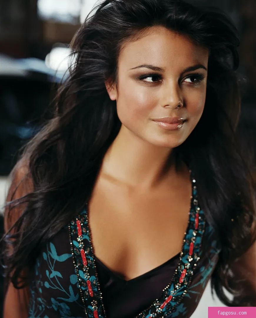 Nathalie Kelley